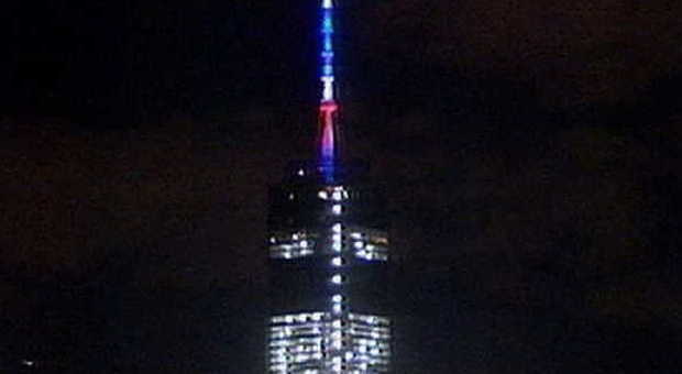 Una luce nel cielo di Ground Zero, si accende per la prima volta il One World Trade Center