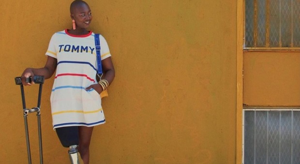 Morta Mama Cax, la modella che a 14 anni perse una gamba per un tumore: l'ultimo messaggio su Instagram