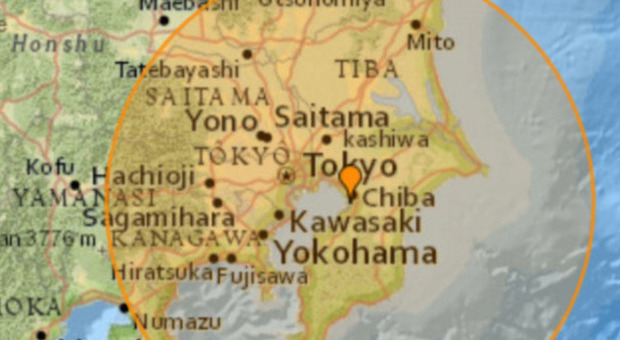 Terremoto a Tokyo, scossa di magnitudo 6.1 fa tremare la metropoli: treni sospesi
