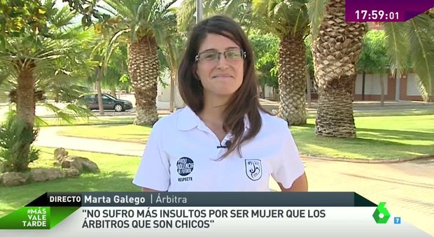 Spagna, il tifoso grida: «Arbitra, lava i piatti» E lei sospende la partita