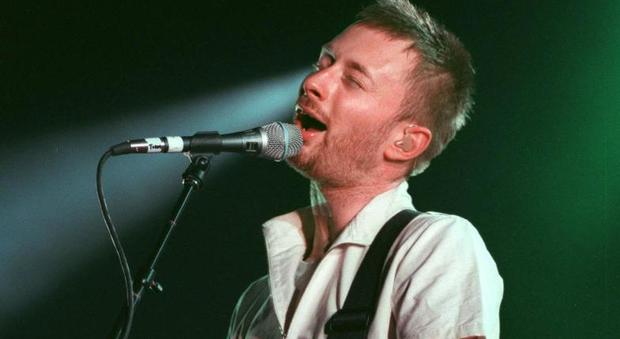 Lutto per Tom Yorke dei Radiohead: muore la madre dei suoi figli
