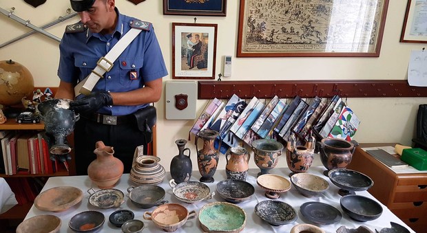 Piano di Sorrento, nascondeva reperti archeologici in casa: medico denunciato
