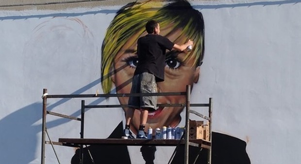 Nadia Toffa sui muri di Taranto: il murales che le rende omaggio