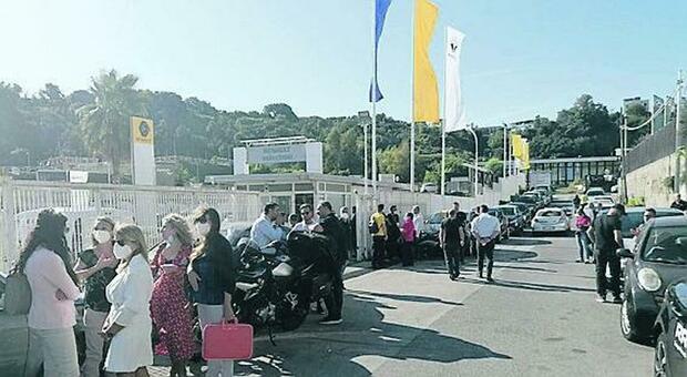 La Renault lascia Napoli, scatta la protesta: «Nessuna garanzia per 45 dipendenti»