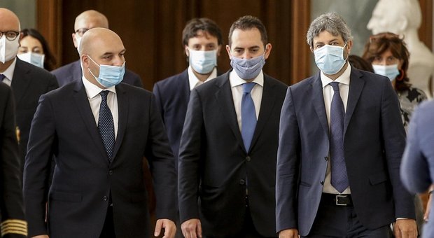 Napoli, il risiko del sindaco: un patto Pd-M5s per candidare Fico