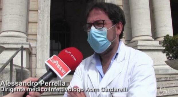 Covid a Napoli, l'infettivologo Perrella: «La mascherina è fondamentale, anche per i bambini»