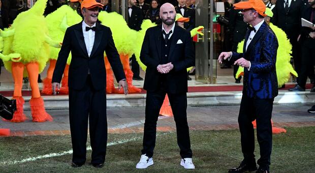 John Travolta, pubblicità occulta a Sanremo? «Pagato un milione per indossare le scarpe»
