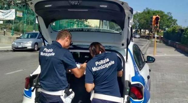 Napoli, abusivi dei trasporti scatenati: arrivano i blitz della Polizia Municipale
