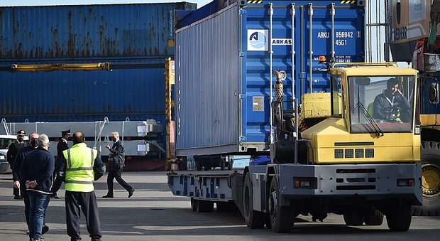 Rifiuti dalla Tunisia, società esportatrice e Regione si scaricano le responsabilità