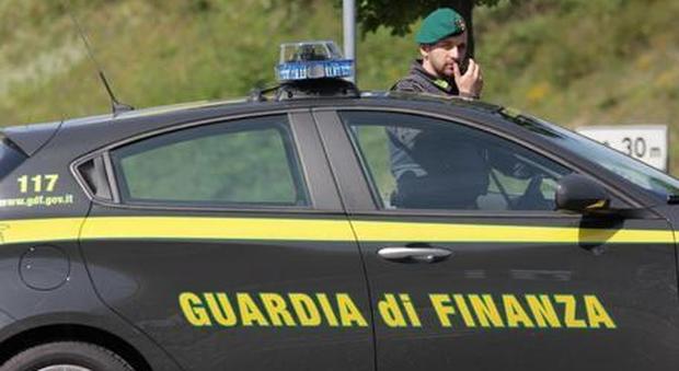 Bancarotta fraudolenta, quattro arresti nel Napoletano: sequestrate case e auto di lusso