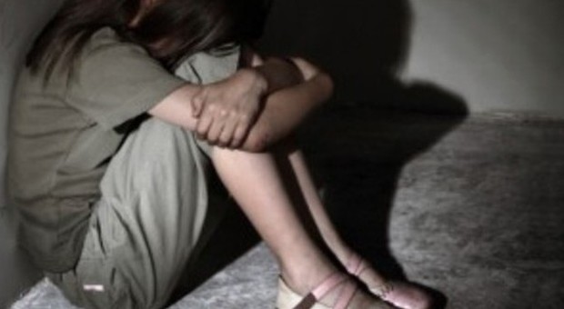 Ragazzina suicida sotto un treno a 17 anni, a processo lo zio: la stuprava fin da piccola