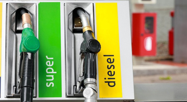 Un distributore di benzina e diesel