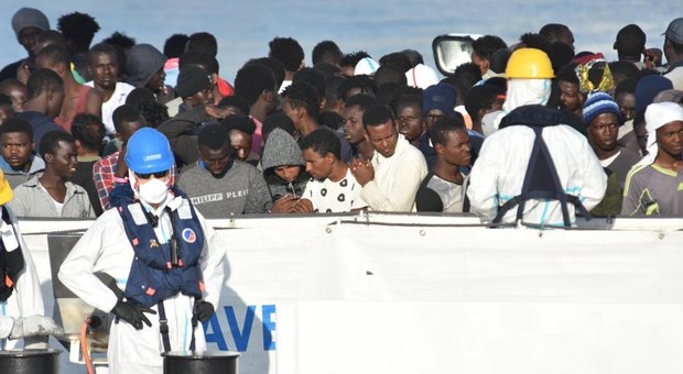 Migranti, Salvini: «Rimpatriarli tutti? Ci metteremo 80 anni»