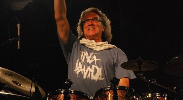 Morto Giancarlo Golzi, fondatore e batterista dei ​Matia Bazar: stroncato da un infarto a 63 anni