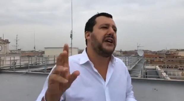 Salvini: «Guiderò la ruspa che abbatterà la villa abusiva dei Casamonica a Roma»