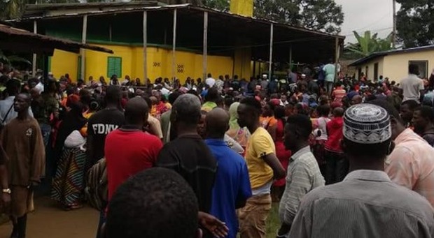 Incendio nella scuola coranica, morti 26 bimbi e due maestre in Liberia. Il presidente Weah: «Prego per le famiglie»