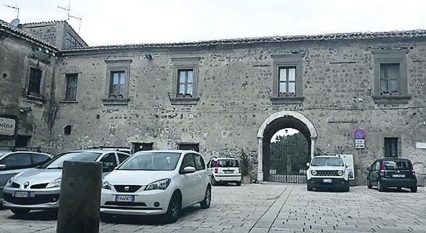 Parcheggio selvaggio, prime multe nel borgo di Casertavecchia