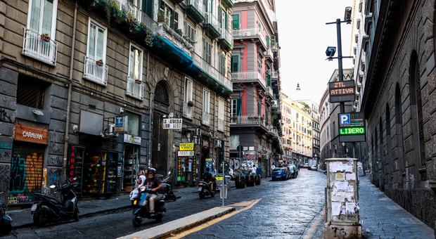 Multe pazze nella Ztl a Napoli, il Comune: «Impossibile annullarle»