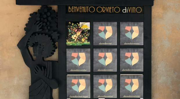 A Orvieto posa della mattonella celebrativa di «Benvenuto Orvieto diVino 2020»
