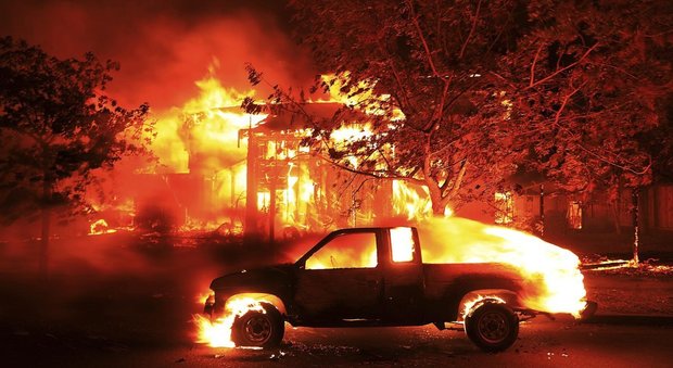 California in fiamme: 10 morti, evacuate 20mila persone