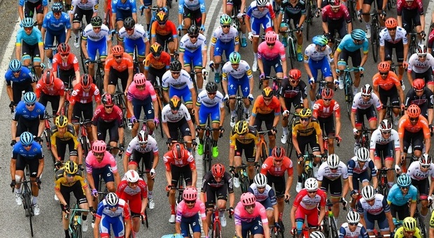 I ciclisti professionisti vogliono tornare ad allenarsi dopo Pasqua: appello al Governo