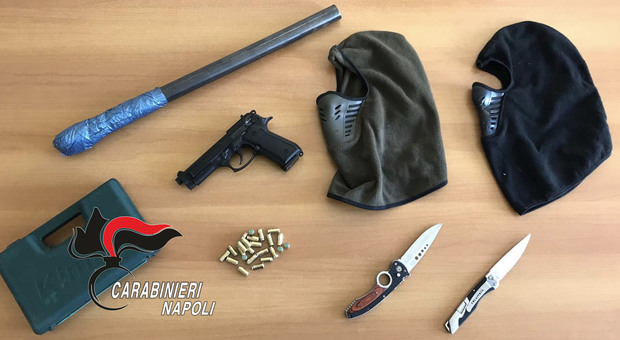 Nasconde nel cofano il kit del rapinatore: 31enne denunciato nel Napoletano