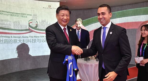 immagine Di Maio sorride e brinda in Cina col presidente Xi: unico 