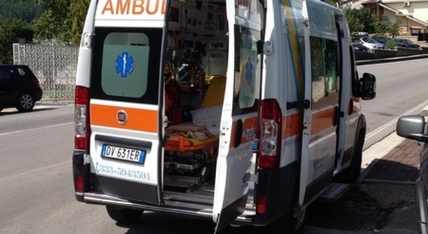 Milano, schianto contro un'auto: morto un motociclista di 46 anni