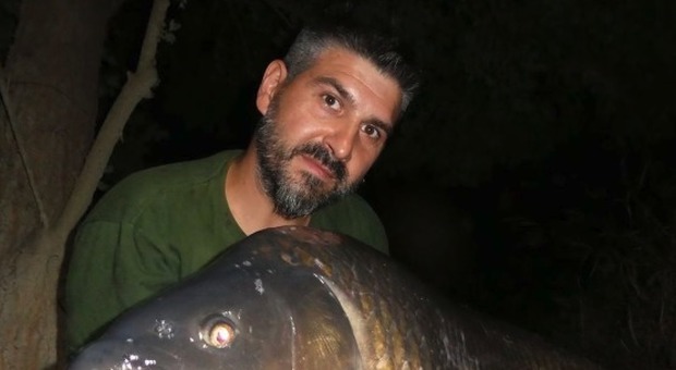 Operaio licenziato si suicida a 40 anni: Simone si è impiccato nel luogo in cui amava pescare