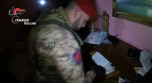Favorivano la latitanza dei boss della 'ndrangheta, blitz dei Carabinieri: 14 arresti