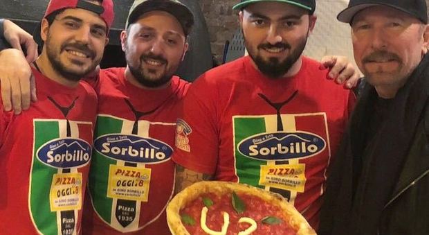 Gli U2 amano la pizza napoletana, e a New York vanno da Gino Sorbillo