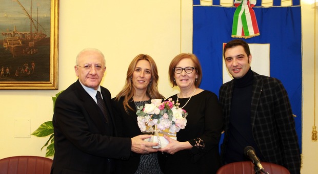 La prof accoltellata in classe «donna dell'anno» in Campania