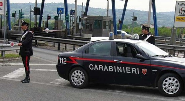 Ancona, carabinieri finti casellanti arrestano due pusher sull'A 14