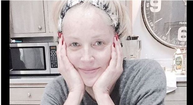 Sharon Stone senza trucco su Instagram: la foto fa il giro del web
