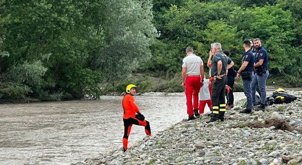 Modena, ragazzo di 18 anni cade nel fiume Secchia: è disperso da ore. Ricerche in corso