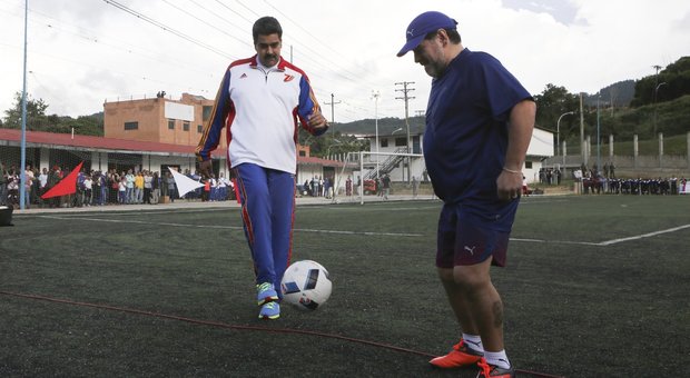 Maradona, operazione alla spalla: «È stato un successo»