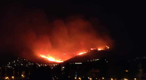 Un inferno di fuoco a Sperlonga