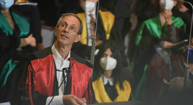 Il professor Stefano Menzo, direttore virologia Ospedali Riuniti di Ancona a Torrette