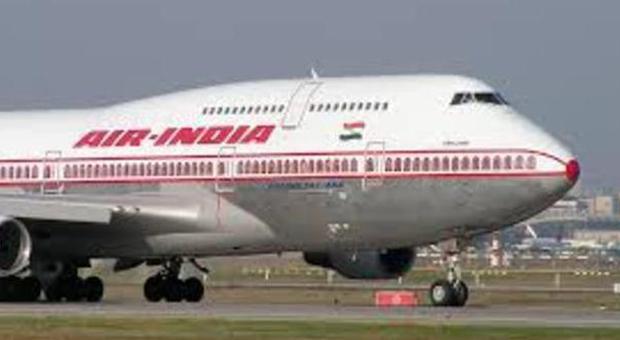 Copilota aggredisce il comandante durante il decollo: paura su un Airbus in India