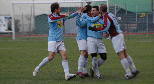 L'esultanza del Piano San Lazzaro dopo un gol durante il campionato di Eccellenza 2009/10
