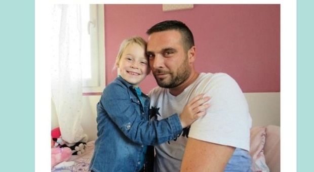 Francia, la figlia ha un tumore: i colleghi regalano al papà 350 giorni di ferie per starle vicino