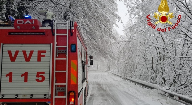 Arriva la neve, disagi sulle strade e scuole chiuse in Alta Irpinia