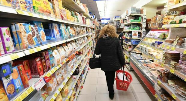 «Cibo e acqua avvelenati con il cianuro nei supermercati»: la minaccia in cambio di criptovalute