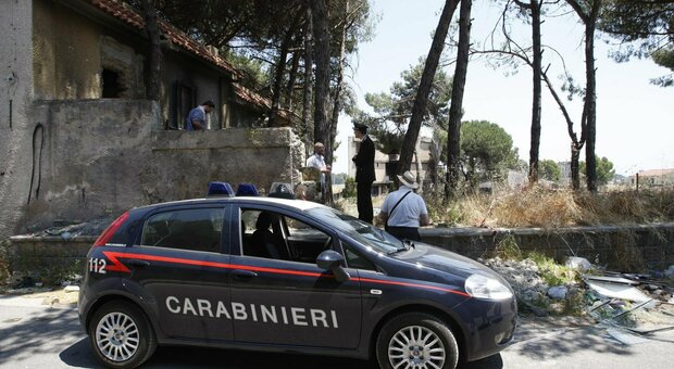 Ruba in casa e aggredisce i proprietari, bloccato e consegnato ai carabinieri
