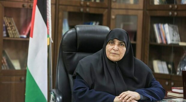 Jamila al-Shanti, leader di Hamas uccisa da un raid di Israele: è stata la prima donna a far parte dell'ufficio politico