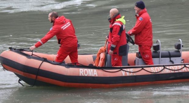Roma, choc a Ponte Milvio, uomo trovato morto nel Tevere: era in acqua da diversi giorni
