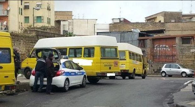 Scuolabus, sequestri e multe: raffica di controlli a Napoli