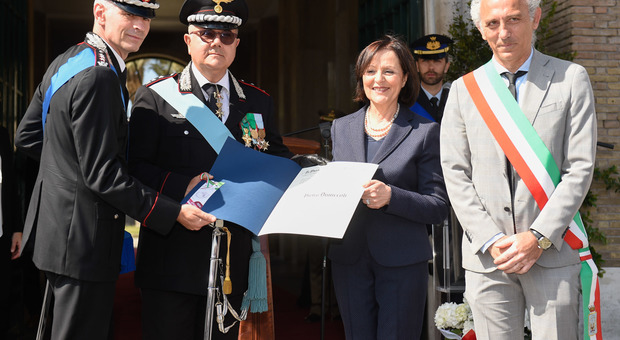 Da sinistra il colonnello Vitagliano, il colonnello DI Miccoli, il prefetto Maria Rosa Trio e il sindaco Coletta