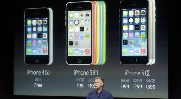 Apple, ecco gli iPhone 5c e 5s. Ma non si parli di low-cost