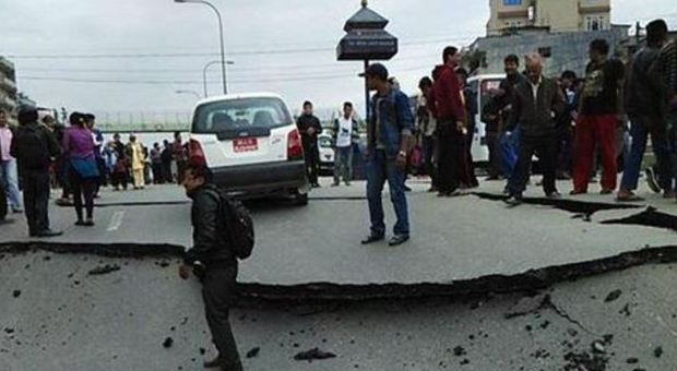 Terremoto in Nepal, migliaia di vittime. Nuova scossa 6.7